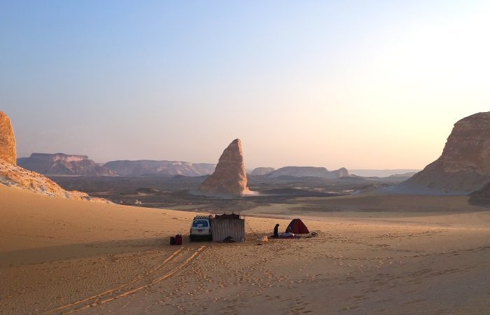 06 NIGHTS INTO THE DESERT